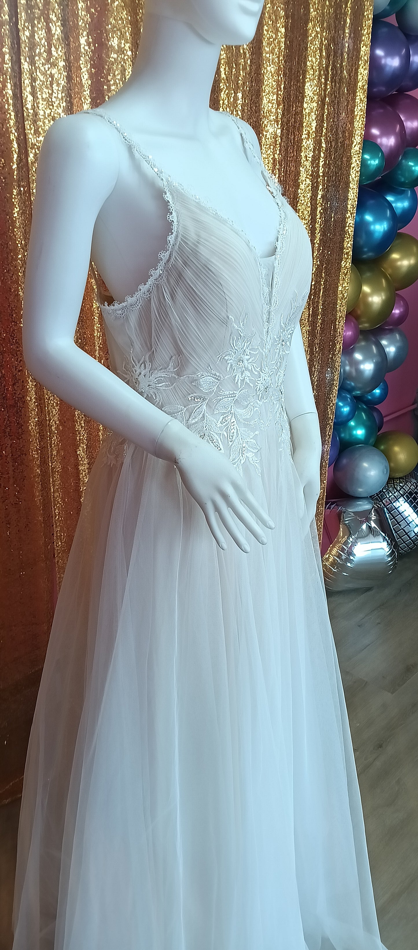 Ever pretty ivory floral chiffon wedding dress