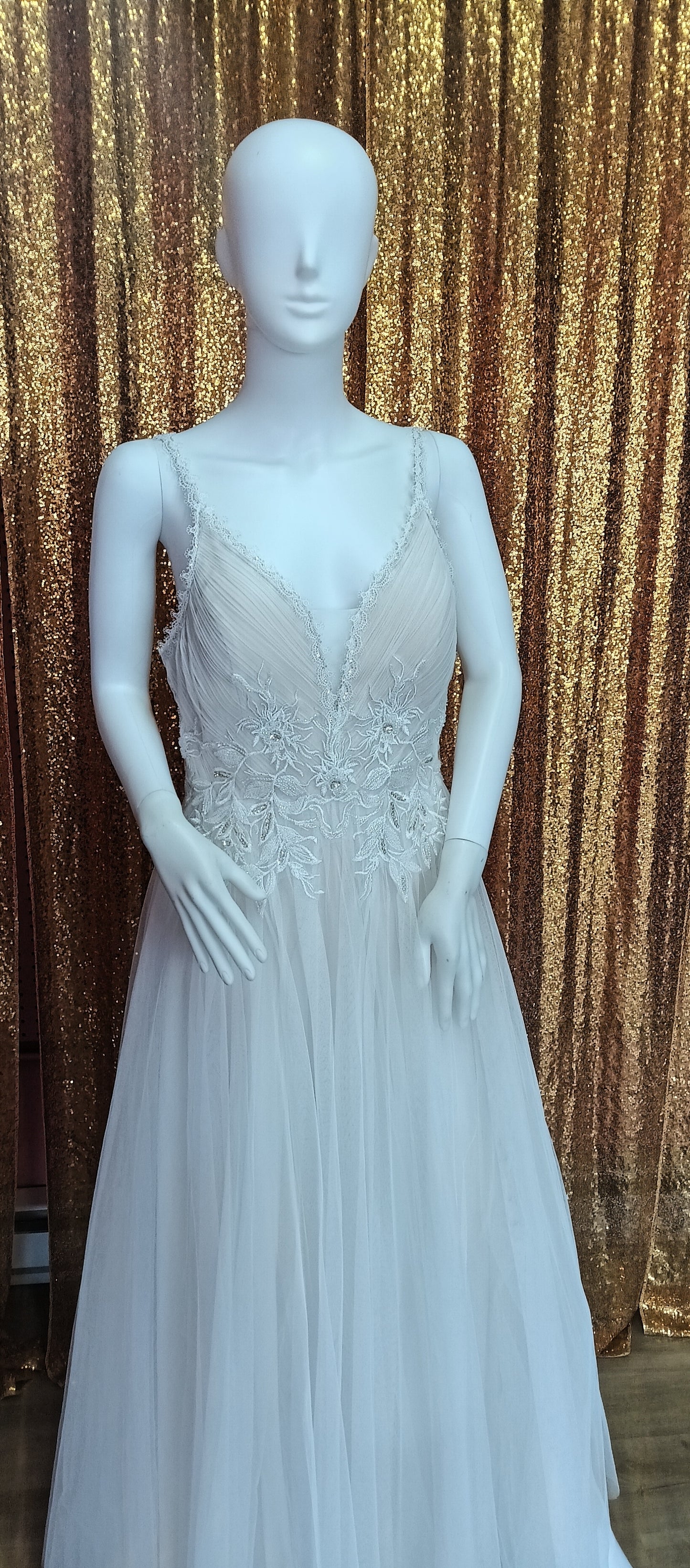 Ever pretty ivory floral chiffon wedding dress