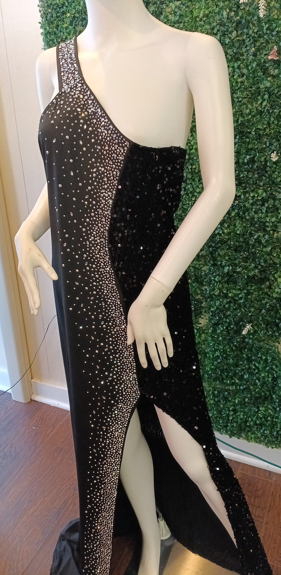 Plus size one shoulder black sequin prom dress with slit